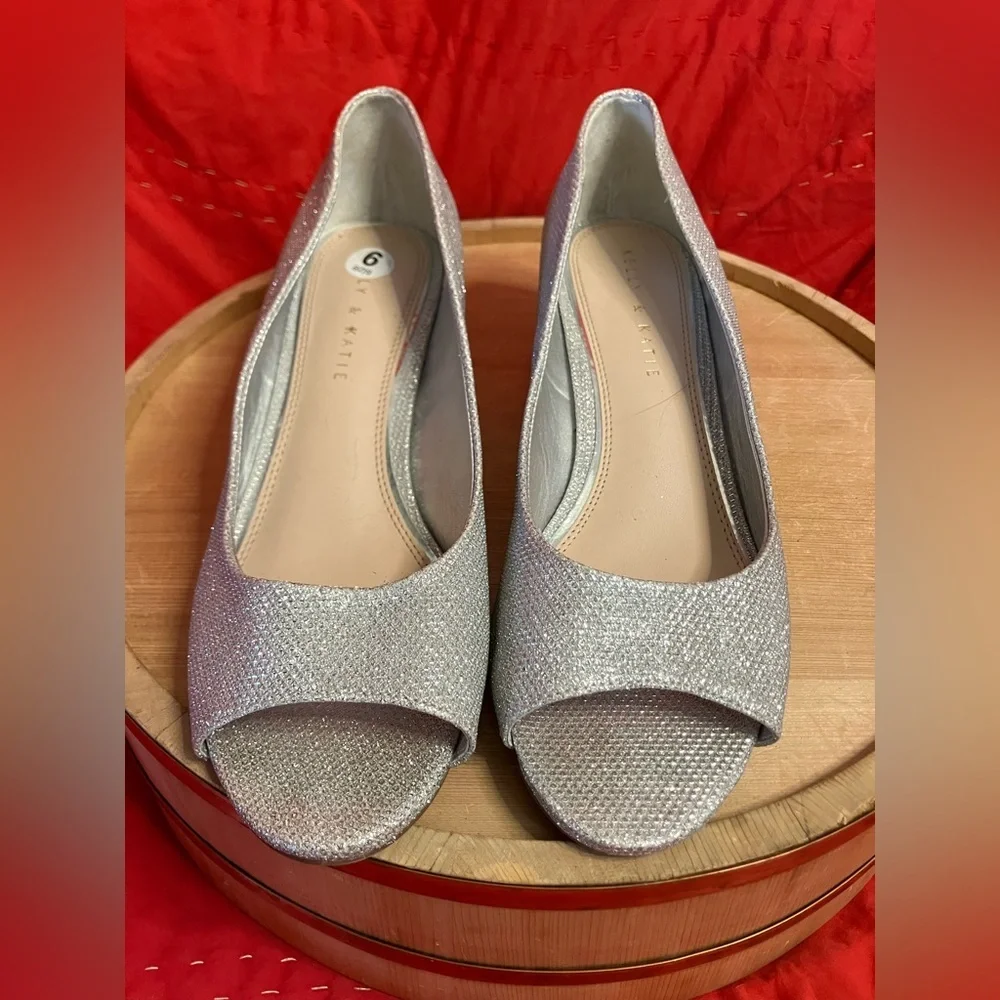 Kelly & Kate Sparkle Cilasa Wedge Pump Metallic Size 9